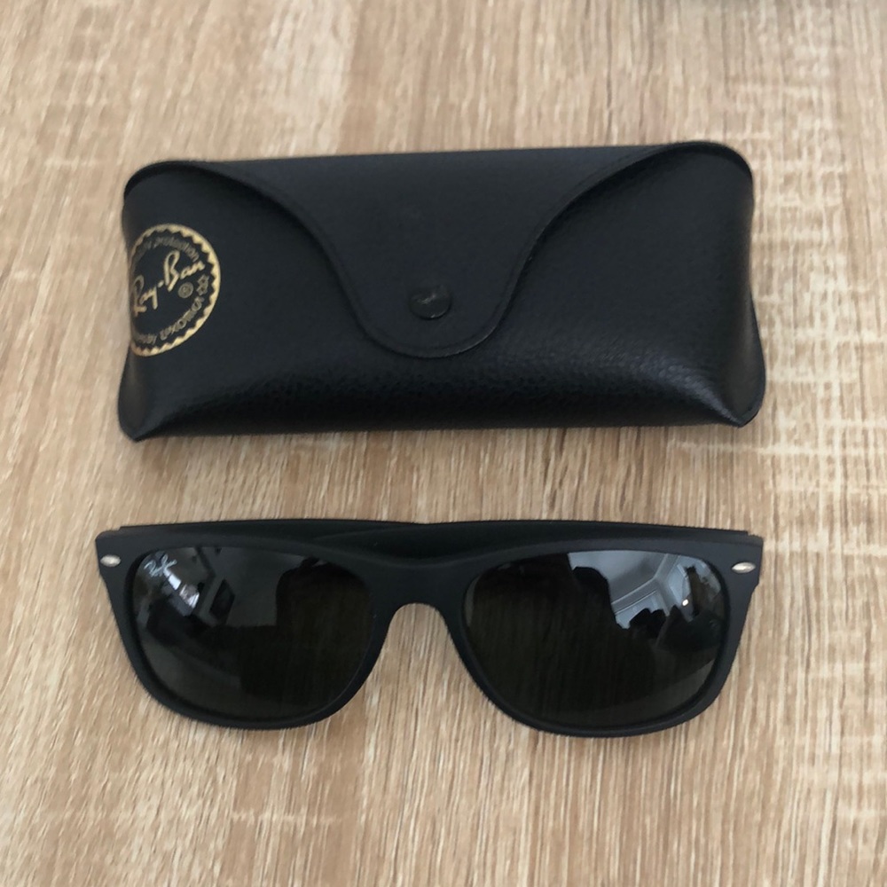 Black Ray ban sunglasses